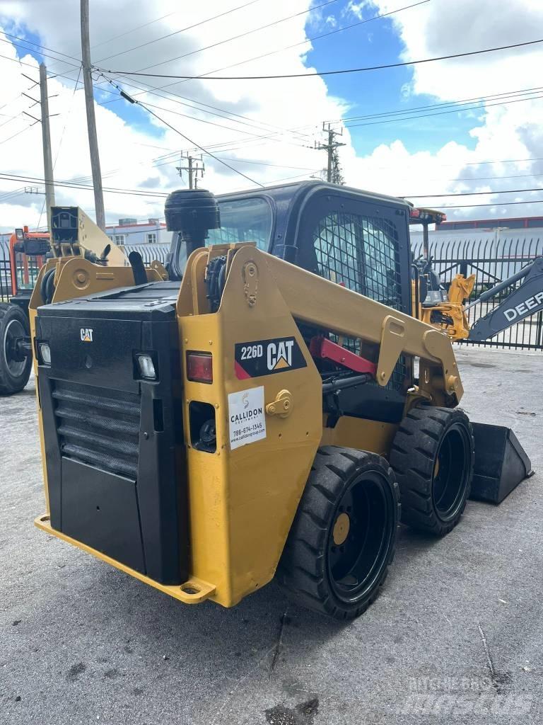 CAT 226 D Carregadoras de direcção deslizante