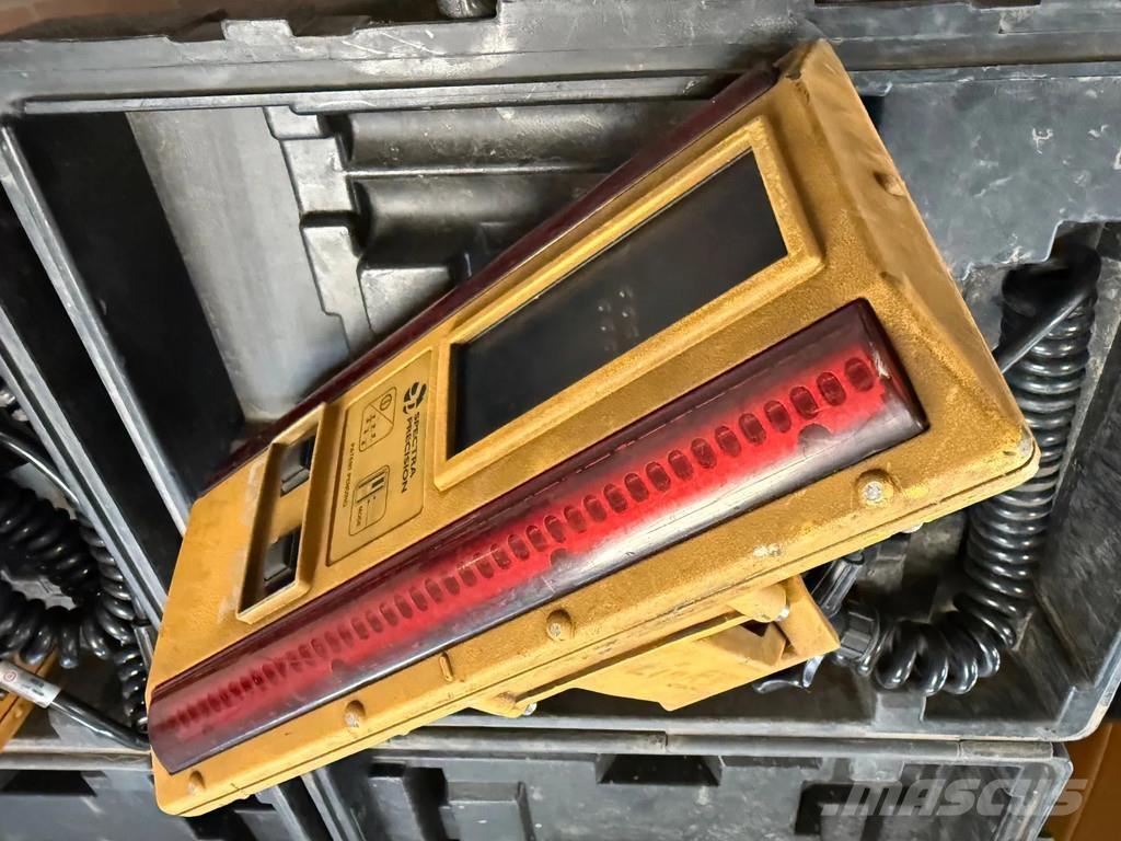 CAT D6M Dozers - Tratores rastos