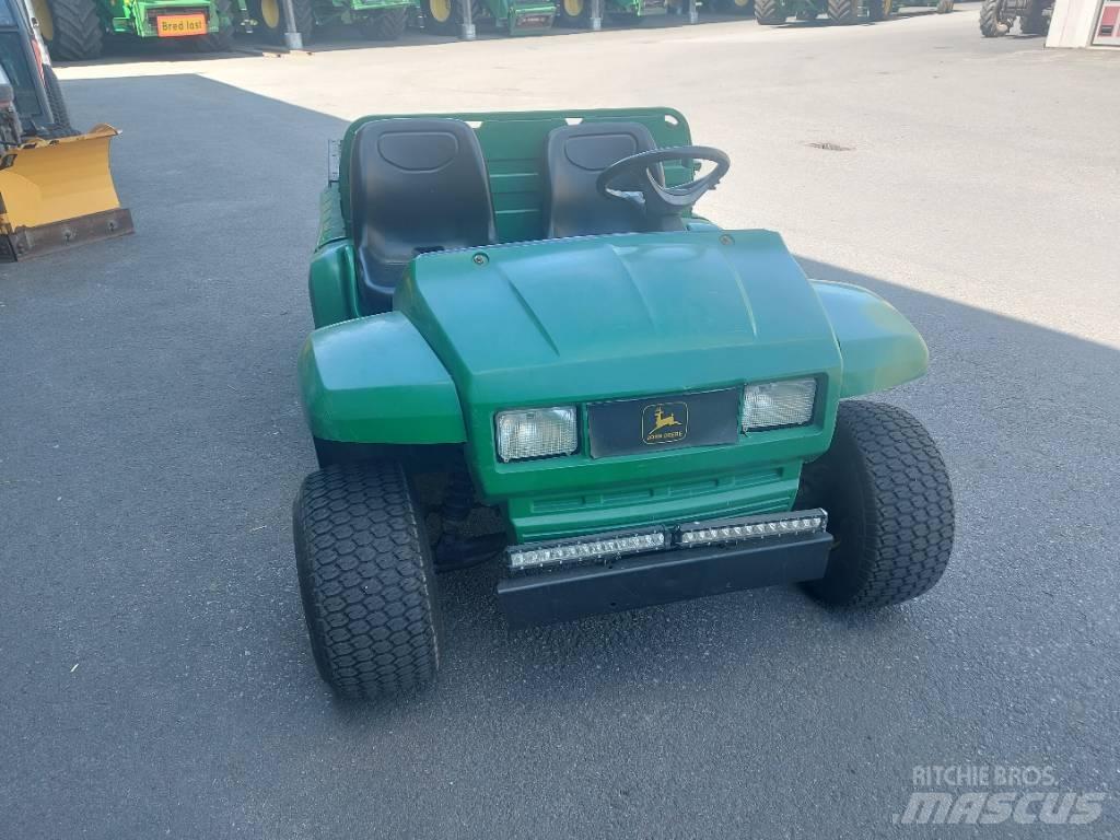 John Deere Gator 4x4 Espaços verdes - Outros
