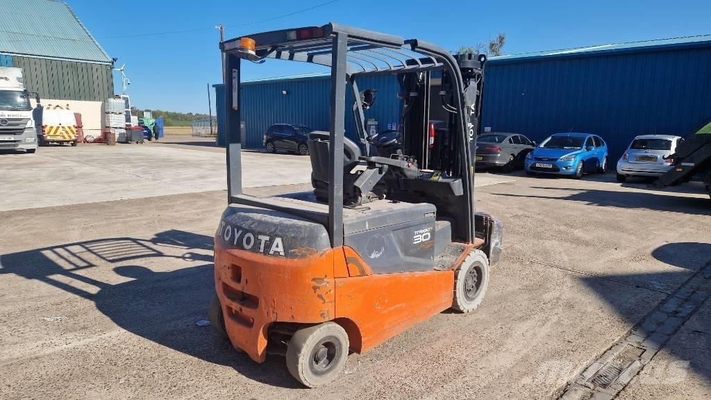 Toyota 8 FBMT 30 Empilhadores eléctricos