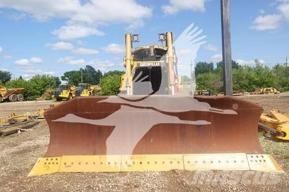 CAT D8T Dozers - Tratores rastos