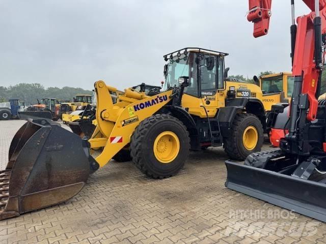 Komatsu WA 320 Pás carregadoras de rodas