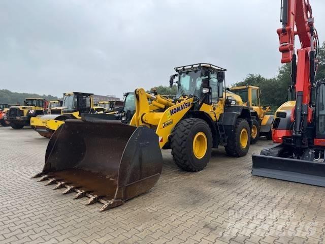 Komatsu WA 320 Pás carregadoras de rodas