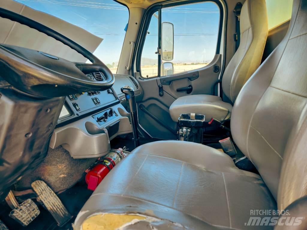 Freightliner 108 SD Auto-tanques