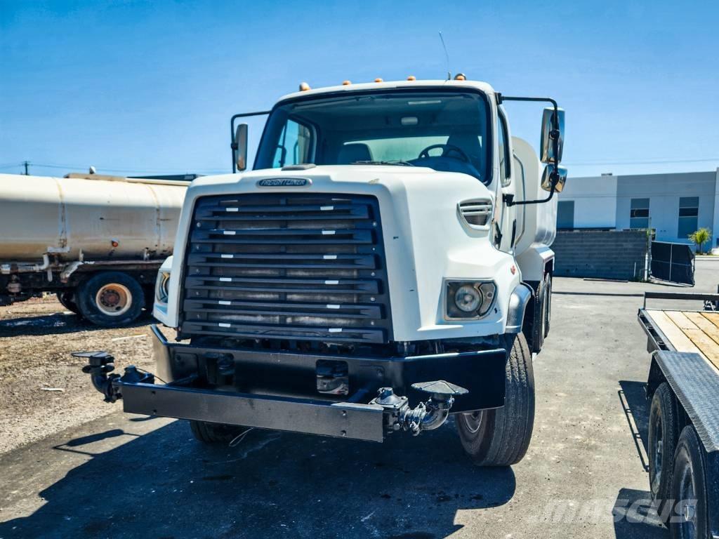 Freightliner 108 SD Auto-tanques