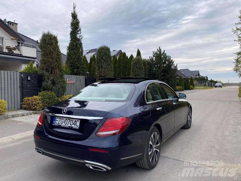 Mercedes-Benz E 300D Carros Ligeiros