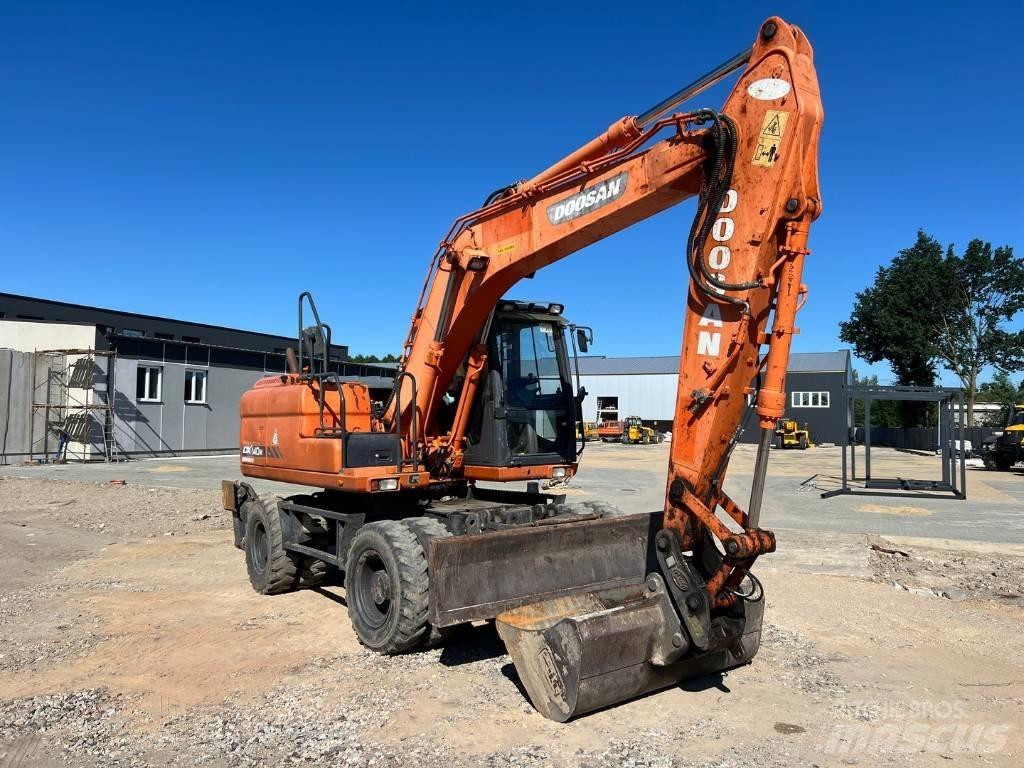 Doosan DX 140 W Escavadoras de rodas