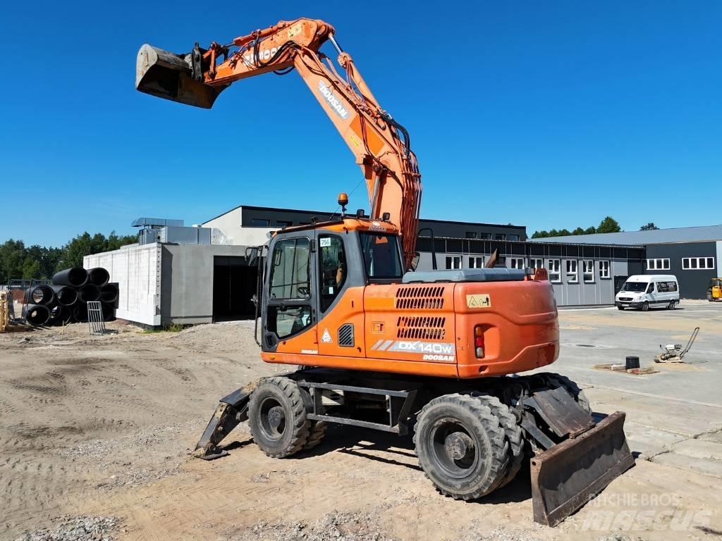Doosan DX 140 W Escavadoras de rodas