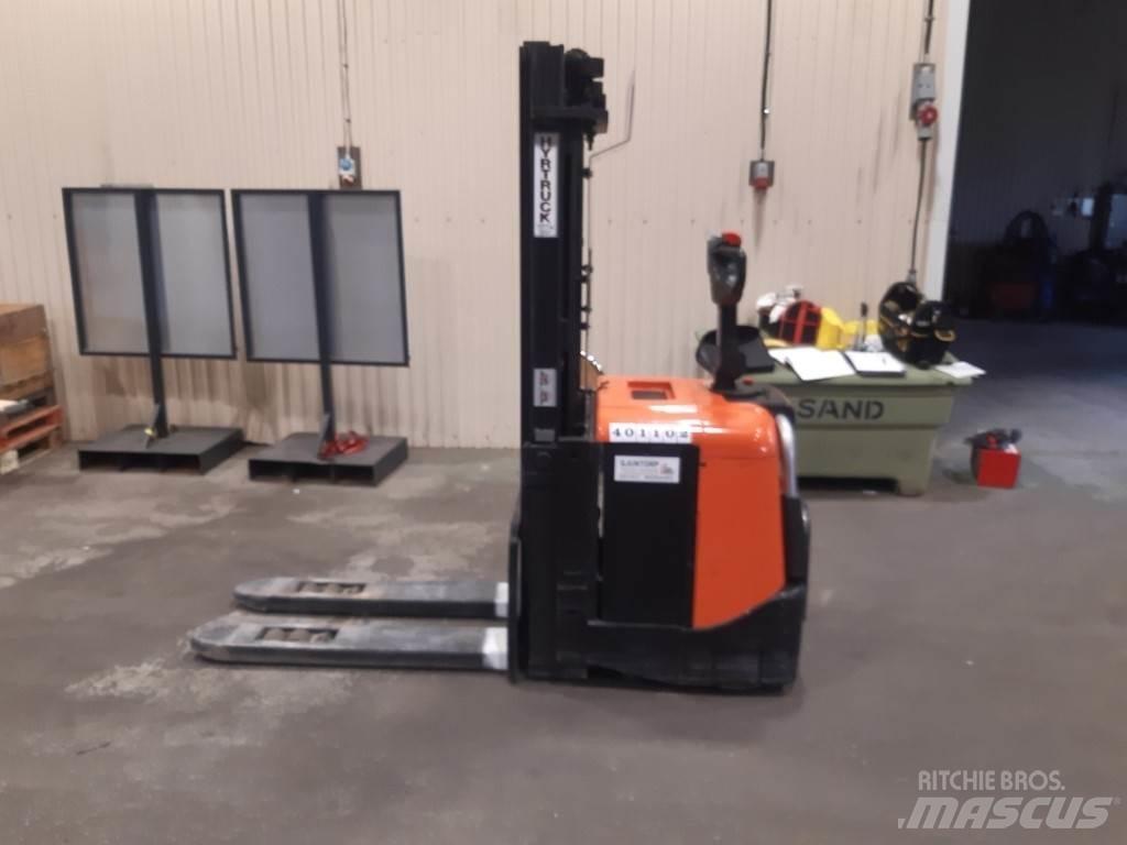 BT SPE125L Empilhador para operador externo