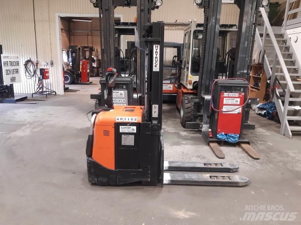 BT SPE125L Empilhador para operador externo