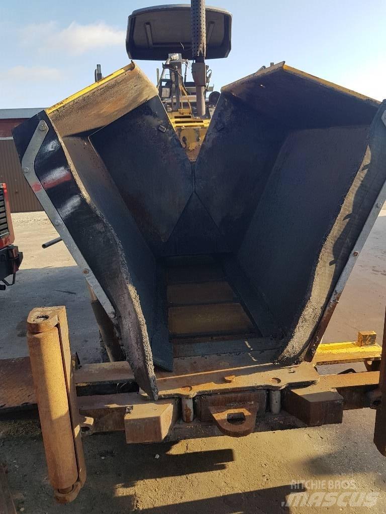 Volvo TITAN 2820 Pavimentadoras de asfalto