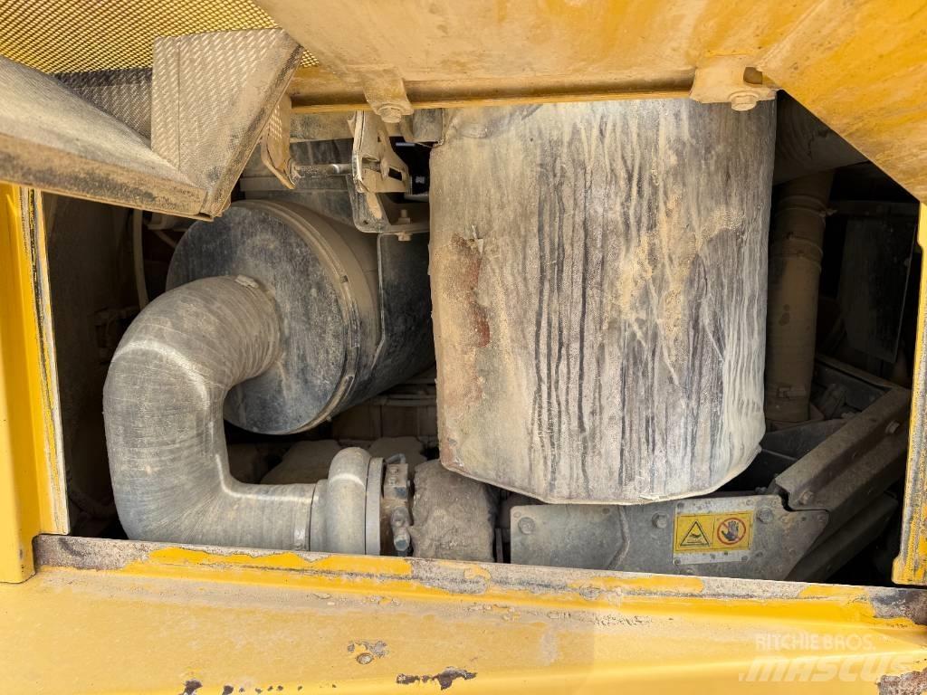 Komatsu D 155 AX-6 Dozers - Tratores rastos