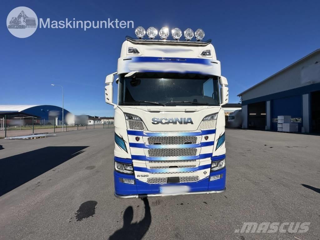 Scania R 520 Camiões de caixa fechada