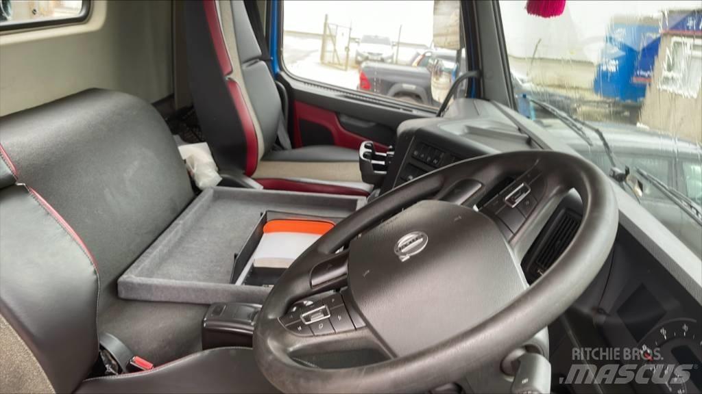Volvo FM 420 Camiões de caixa fechada