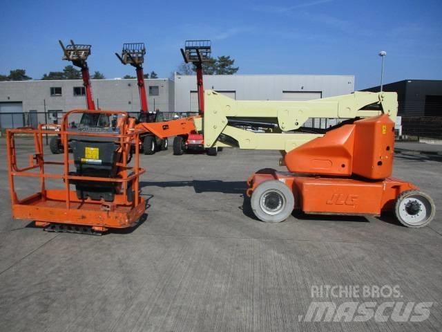 JLG E400 AJP (817) Plataformas de braço compactas auto-propulsão