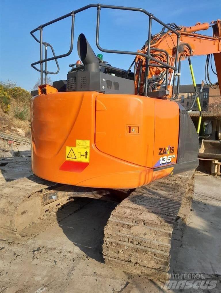 Hitachi ZX 135 US-6 Escavadoras de rastos