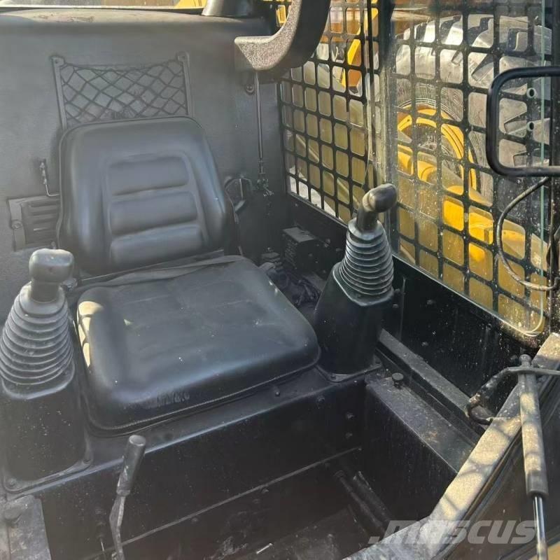 CAT 226 Carregadoras de direcção deslizante