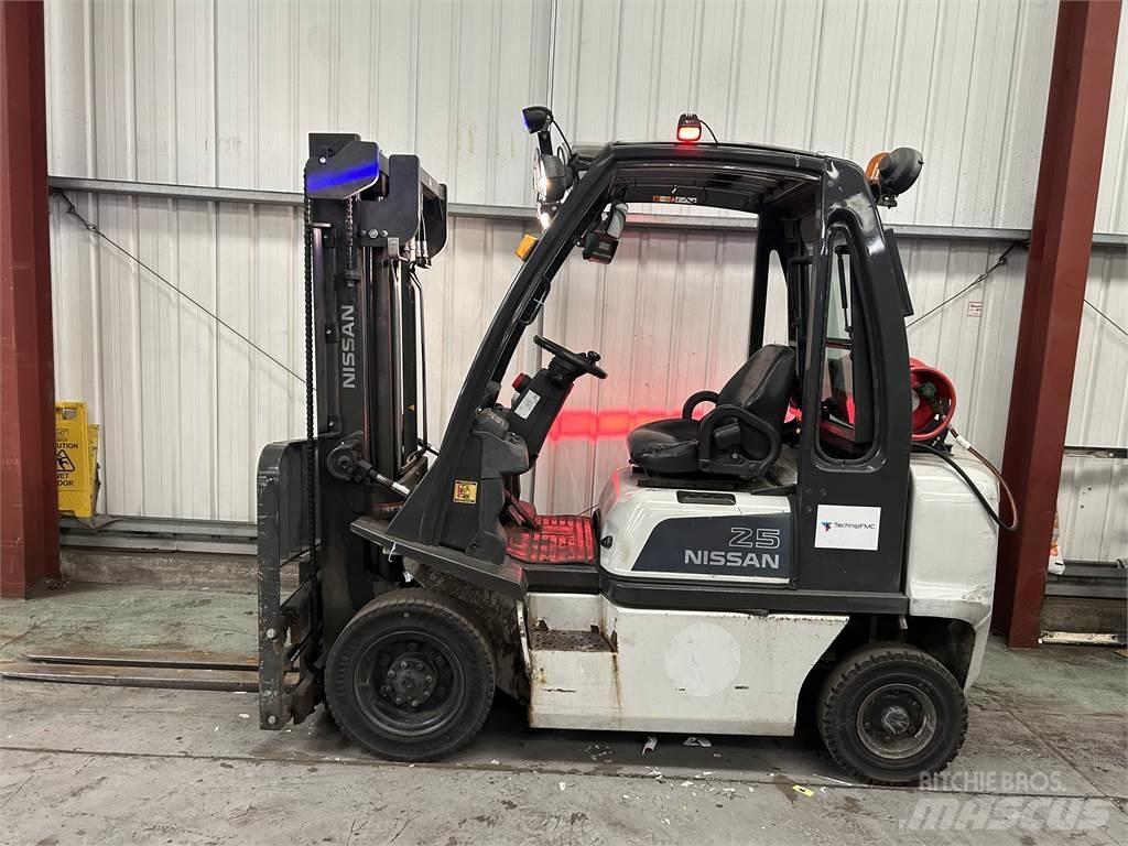 Nissan U1D2A25LQ Empilhadores a gás