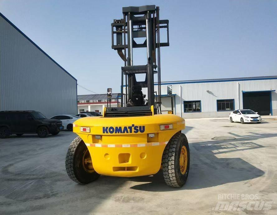 Komatsu FD200 Manipuladores telescópicos