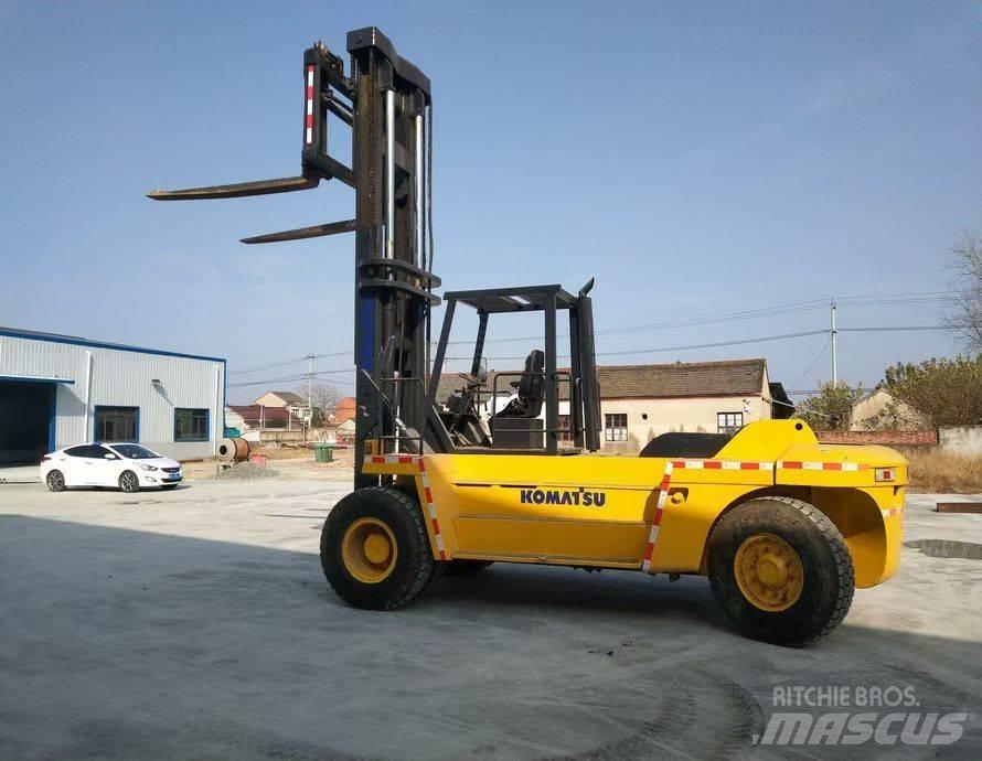Komatsu FD200 Manipuladores telescópicos