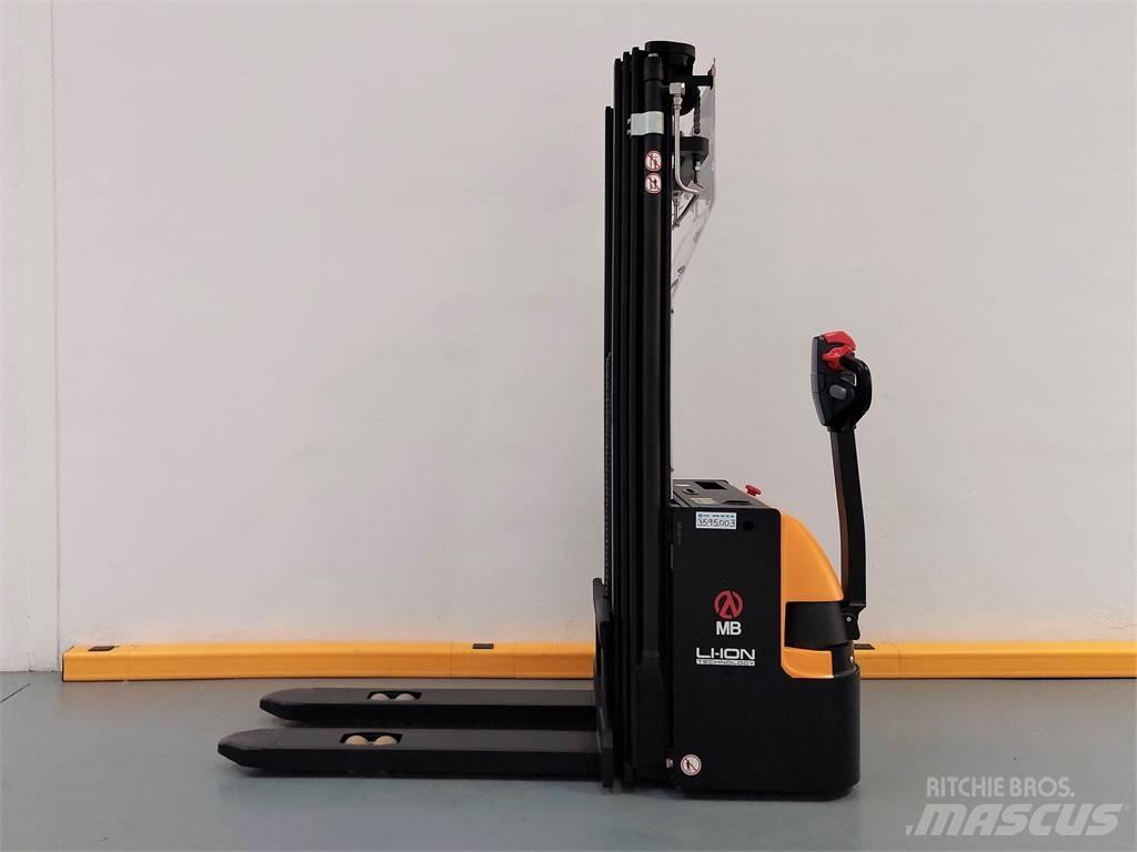  WSA161L Empilhador para operador externo