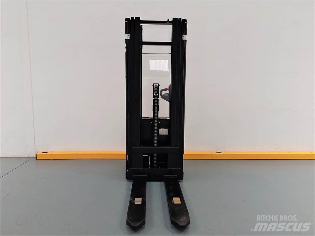  WSA161L Empilhador para operador externo