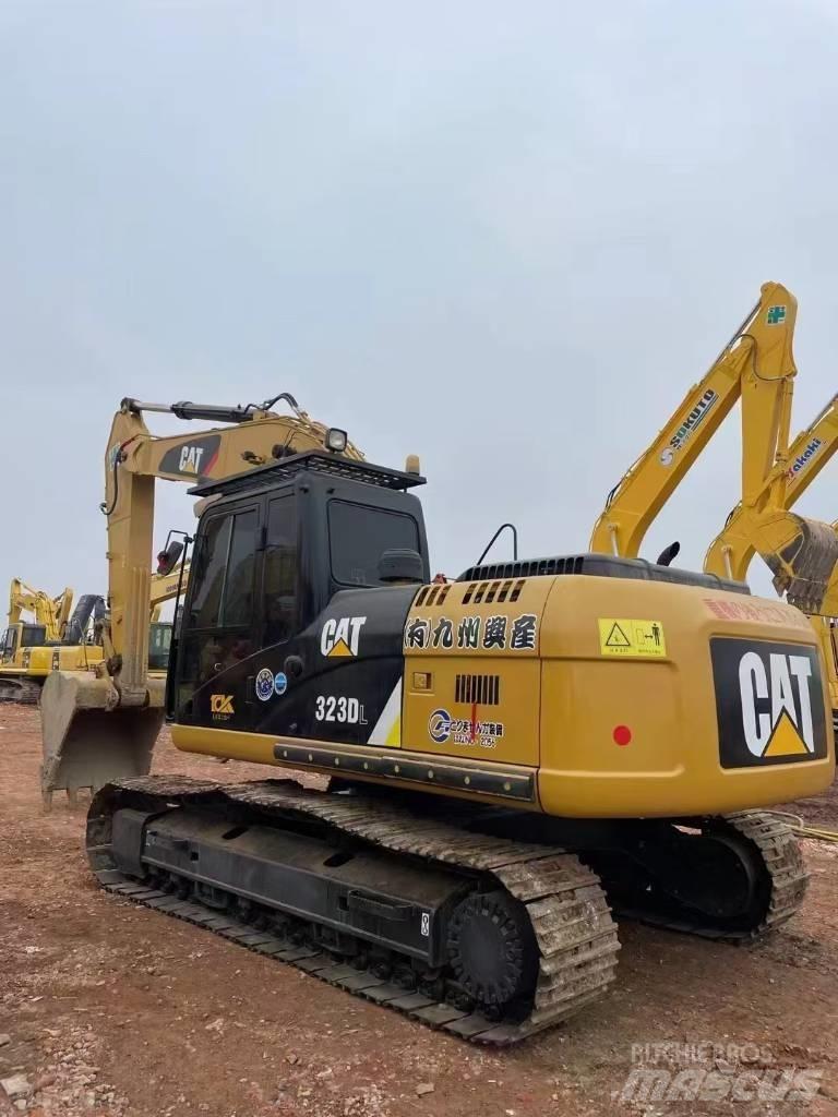 CAT 323 D L Escavadoras de rastos