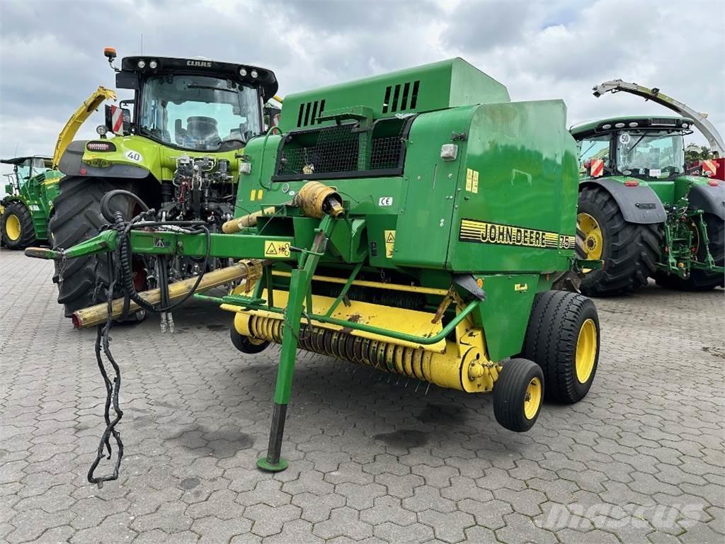 John Deere 575 Enfardadeira de rolos