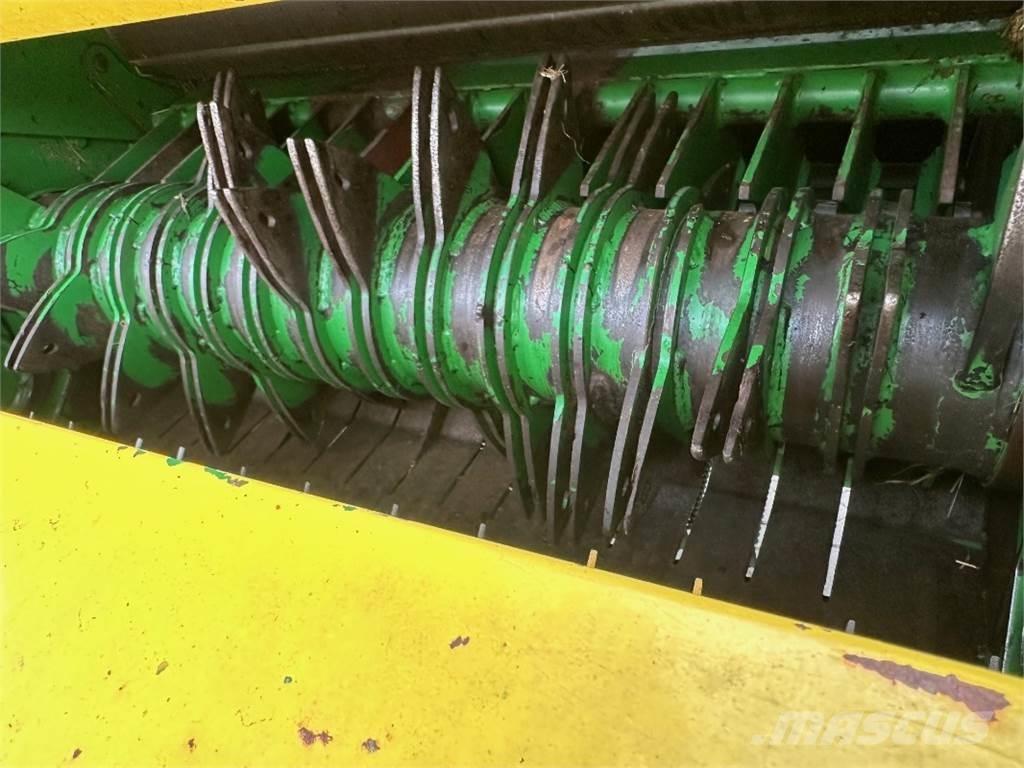 John Deere 575 Enfardadeira de rolos
