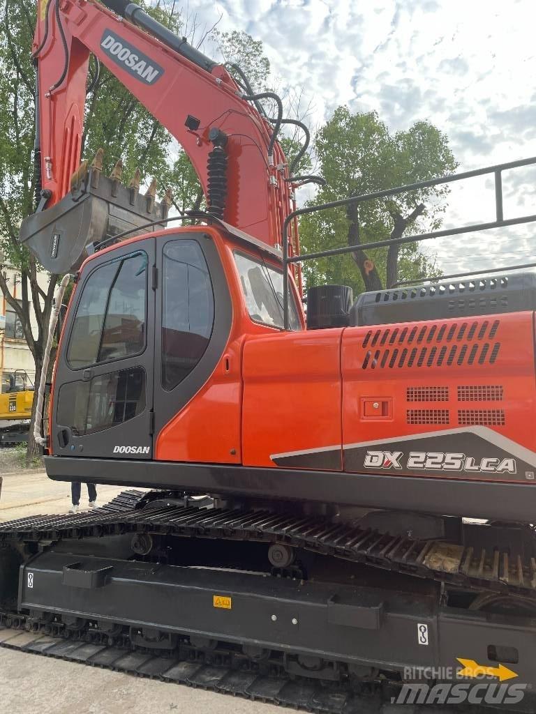 Doosan DX 225 Escavadoras Midi 7t - 12t