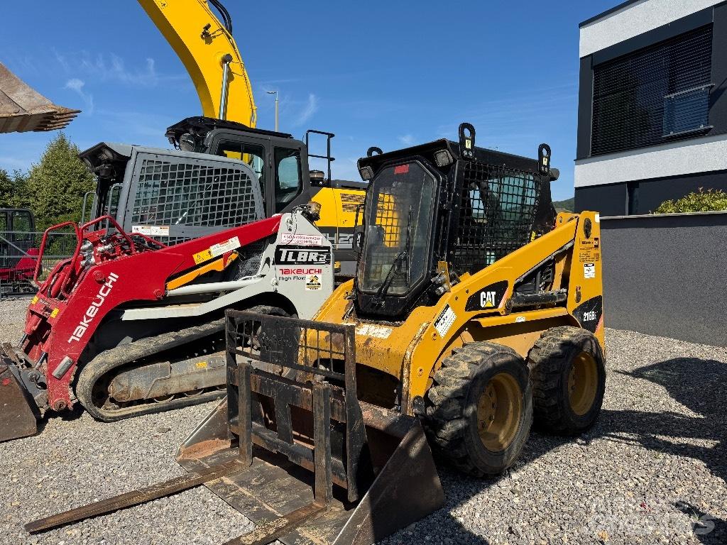 CAT 216 B 3 Carregadoras de direcção deslizante