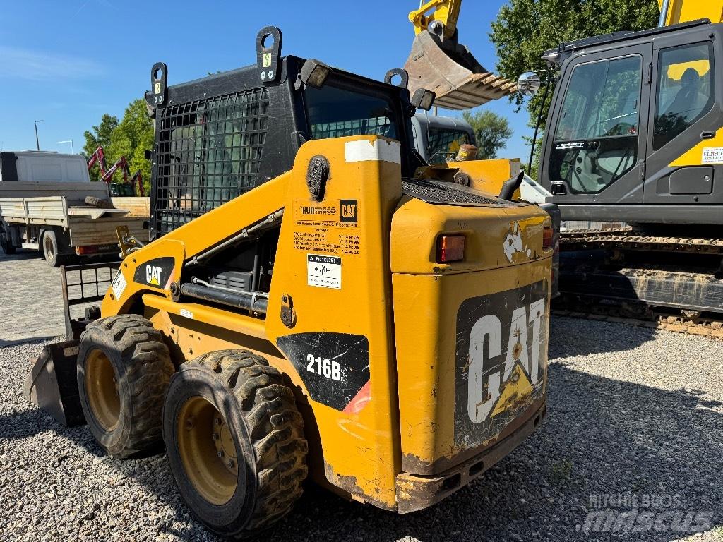 CAT 216 B 3 Carregadoras de direcção deslizante
