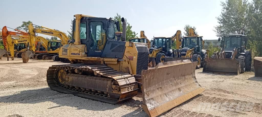 Komatsu D61EX-15 Dozers - Tratores rastos