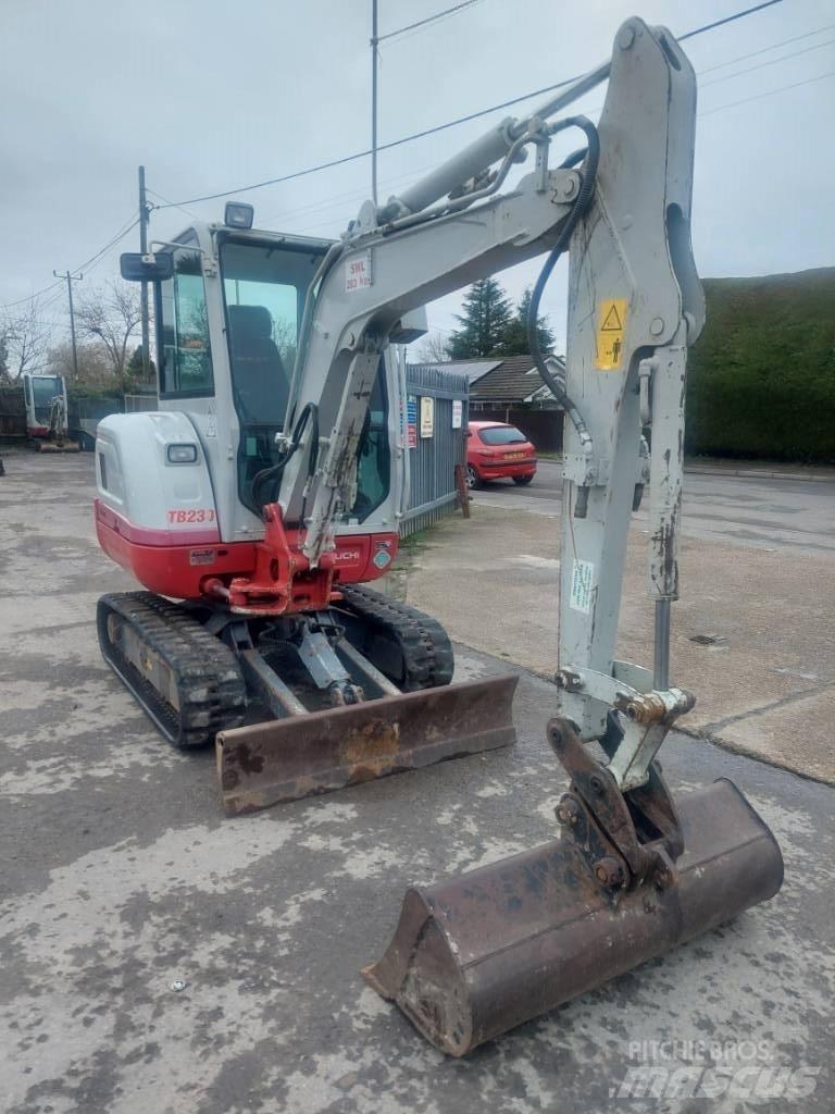 Takeuchi TB 230 Mini Escavadoras <7t