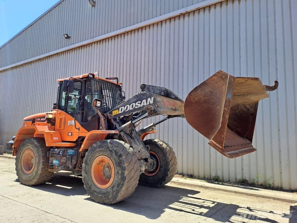 Doosan DL 250 Pás carregadoras de rodas