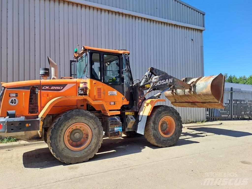 Doosan DL 250 Pás carregadoras de rodas