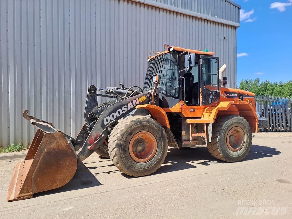 Doosan DL 250 Pás carregadoras de rodas