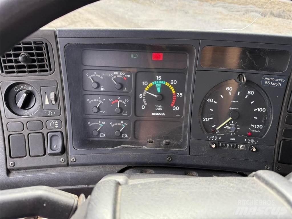 Scania P94 Camiões de caixa fechada
