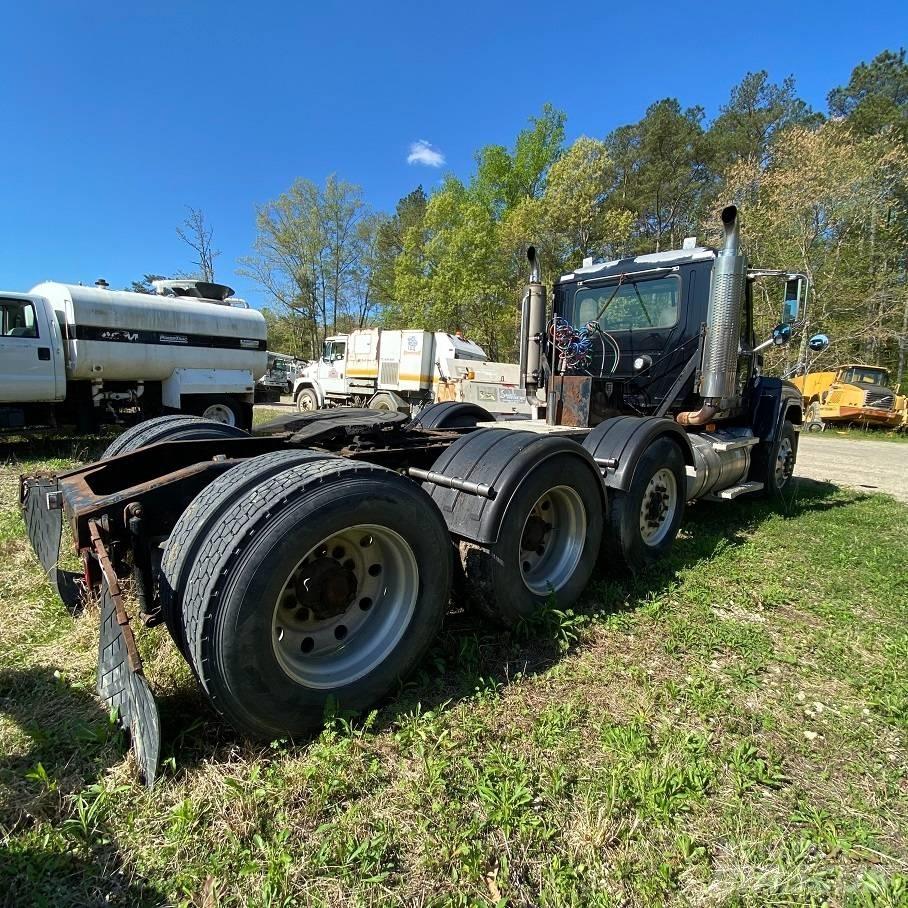 Mack CHN613 Tractores (camiões)