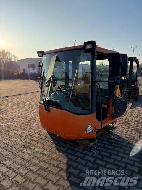 Doosan DL 420-3 CAB Cabines e interior máquinas construção