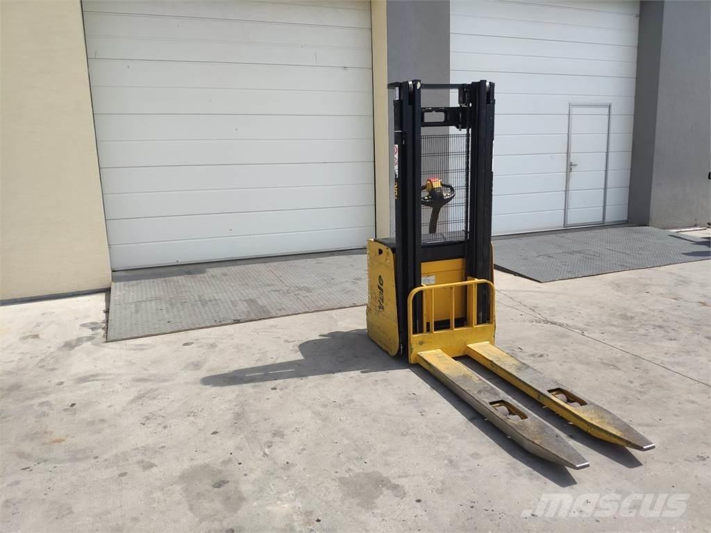 Yale MS14 AC Self propelled stackers