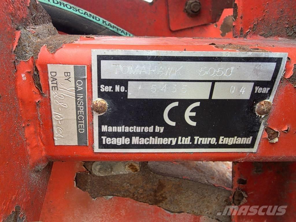 TEAGLE TOMAHAWK 5050 Cortadores, moinhos e desenroladores de fardos