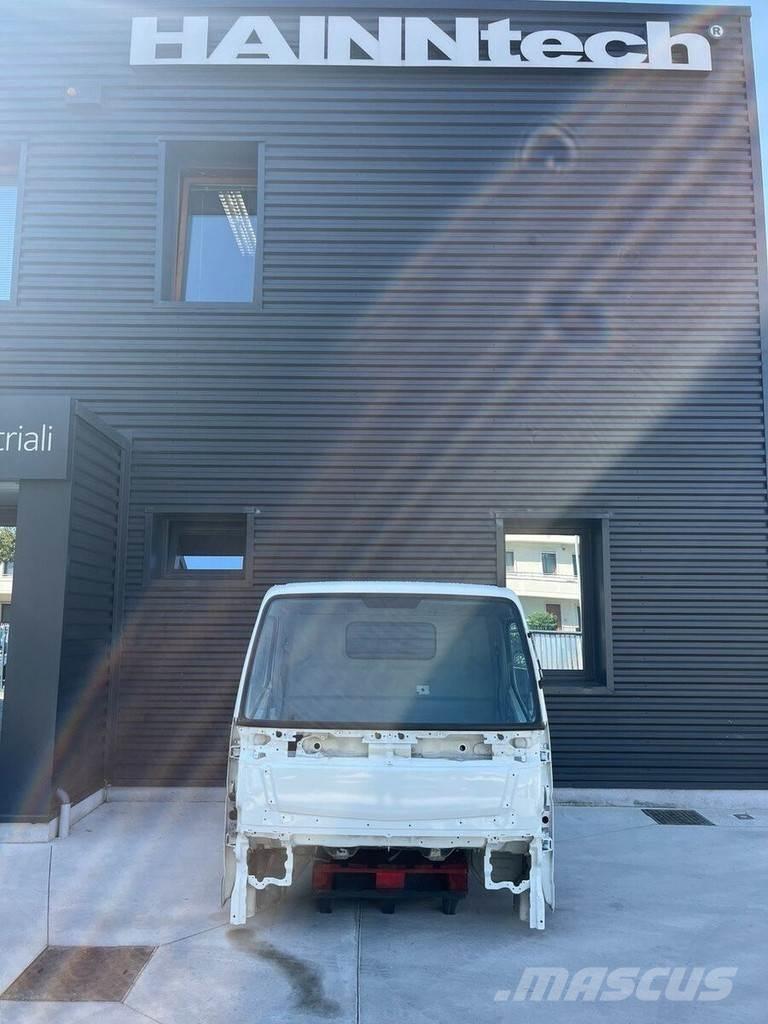 Mitsubishi S MODEL Cabines e interior