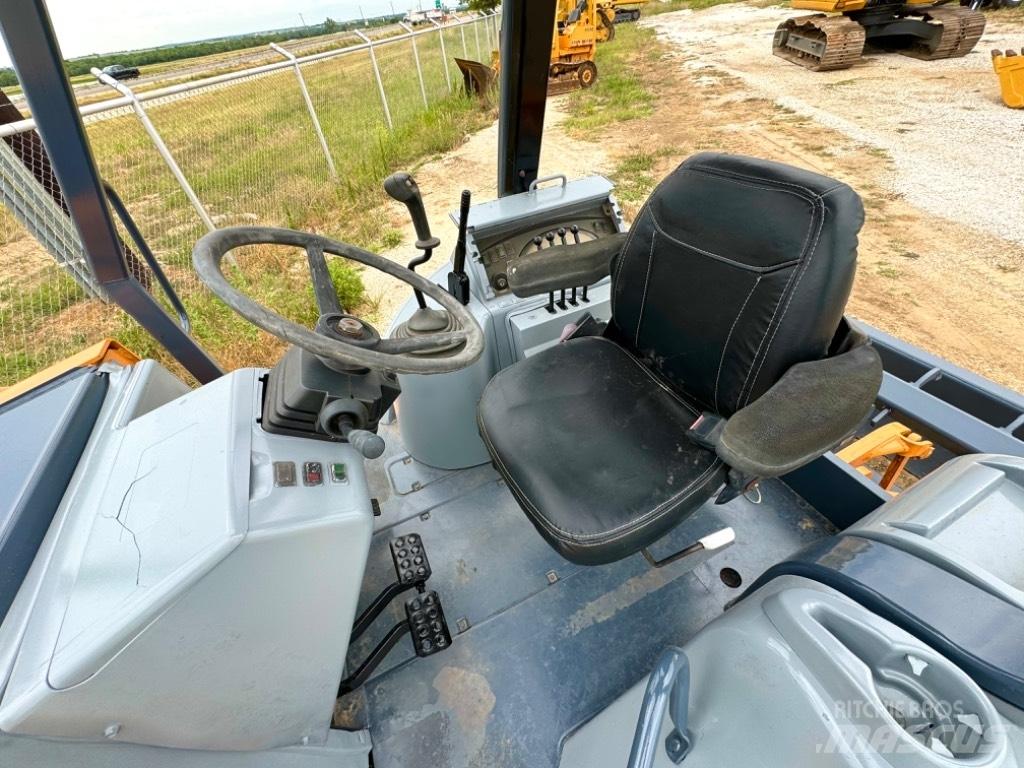 CASE 570 M XT Pás carregadoras de rodas