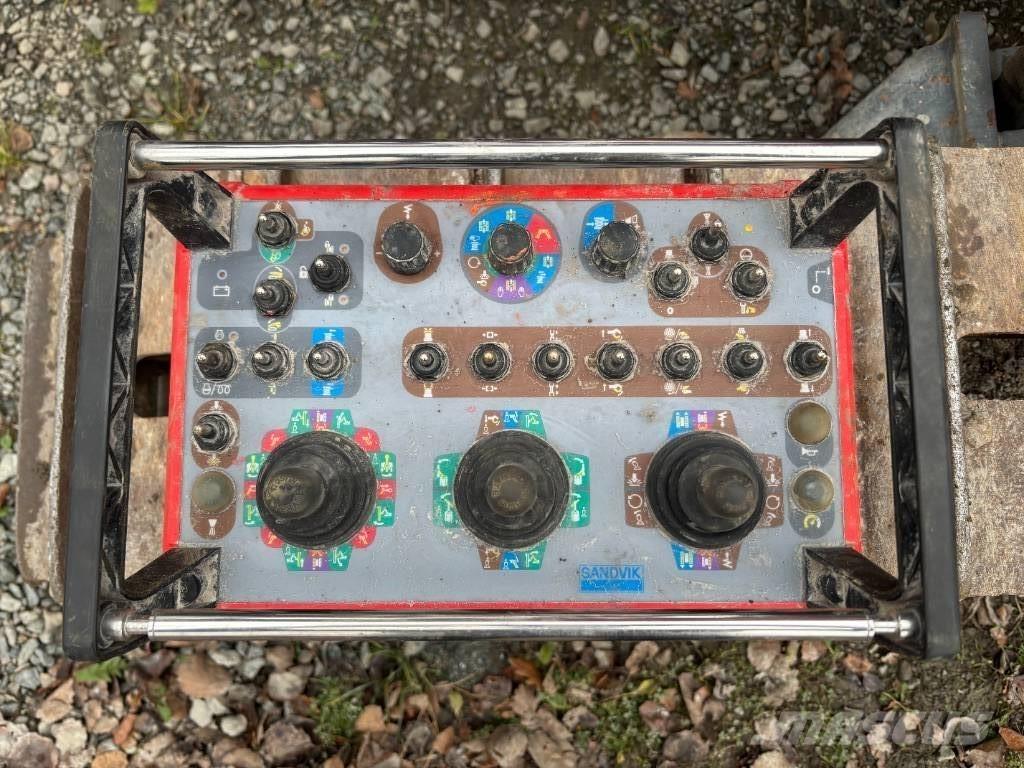 Sandvik Dino DC400Ri Perfuradoras de superfície