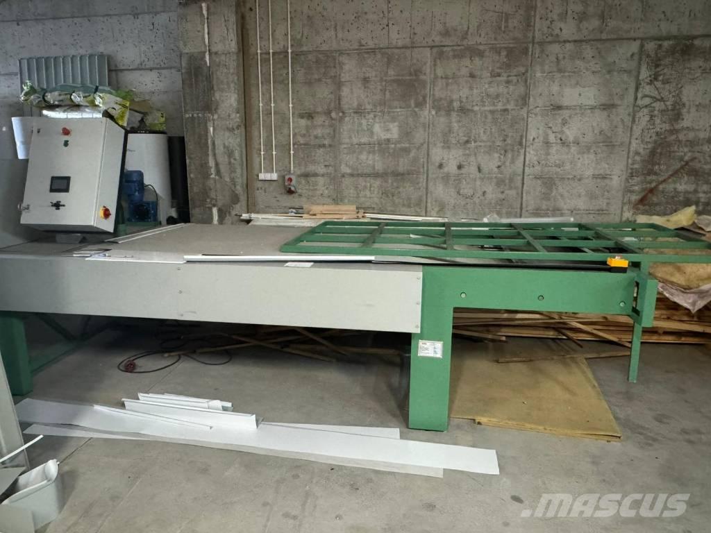  IKAFI T-7 Construção - Outros
