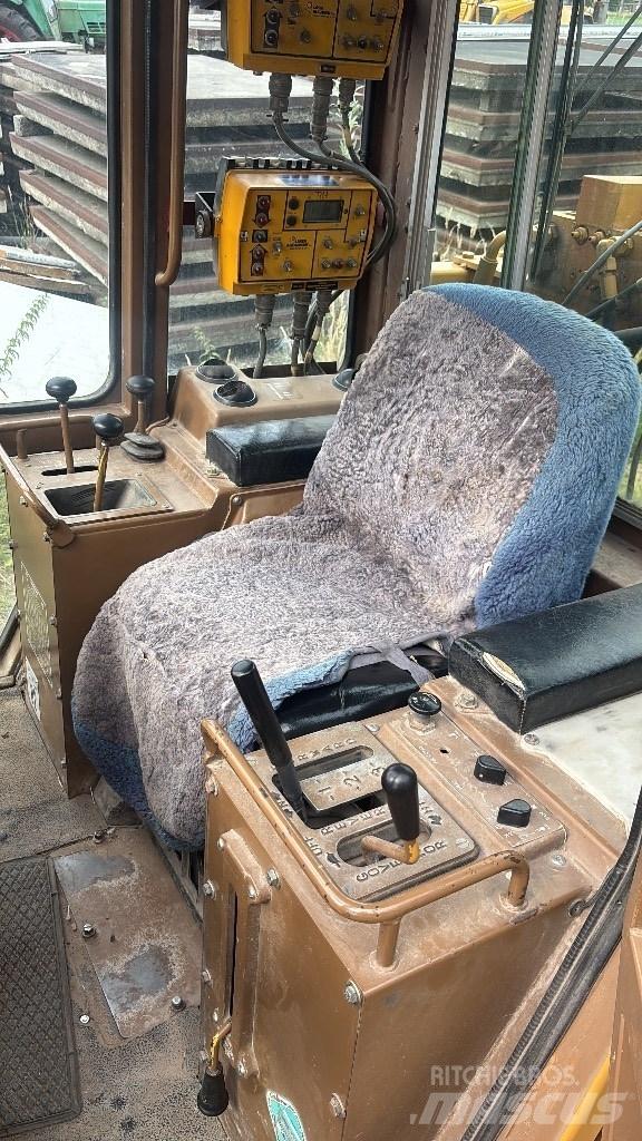 CAT D 4 C Dozers - Tratores rastos