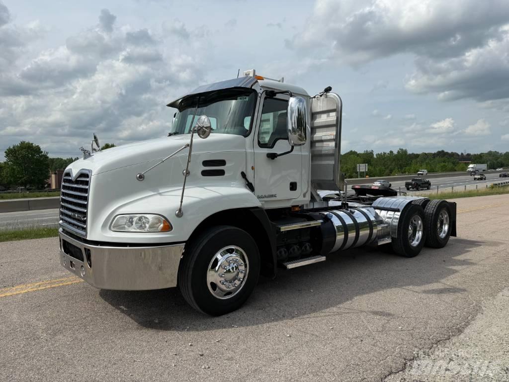 Mack CXU 613 Tractores (camiões)