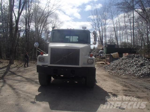 Volvo WG Camiões de chassis e cabine