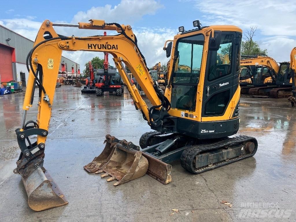 Hyundai R25Z-9 AK Mini Escavadoras <7t